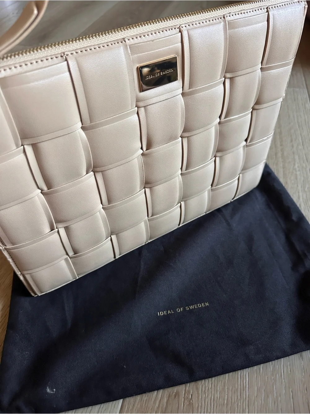 IDEAL OF SWEDEN Braided Laptop Sleeve 13” | Light Camel Beige w/Shoulder Strap
